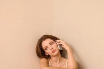Frica de a nu avea acces la rețele de telefonie mobilă afectează 53% dintre utilizatori