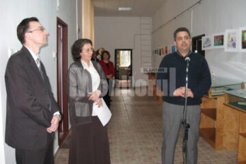 Expoziție de caricatură a graficianului satiric Ovidiu Ambrozie Bortă - BOA intitulată „BOA(la) la români