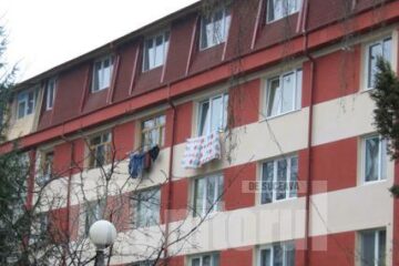 Bloc mansardat in centrul Sucevei