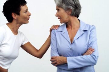 Menopauza rezolvă tensiunile dintre neveste și soacrele lor