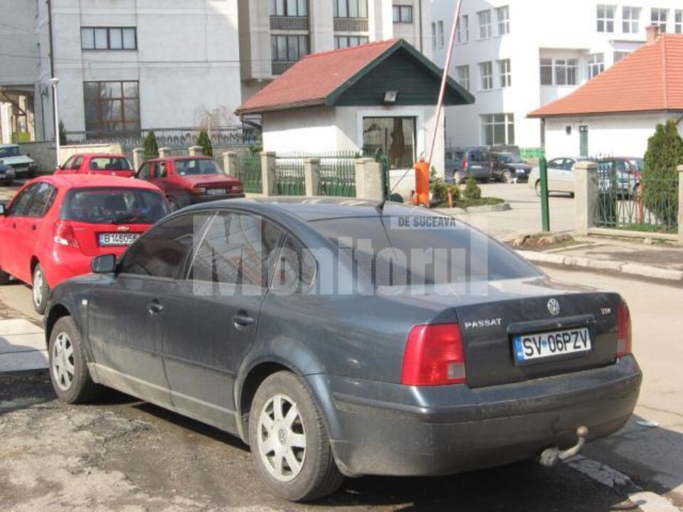 Toate cele cinci mașini fotografiate de reporterii ziarului au camuflate si geamurile laterale din față Toate cele cinci mașini fotografiate de reporterii ziarului au camuflate si geamurile laterale din față