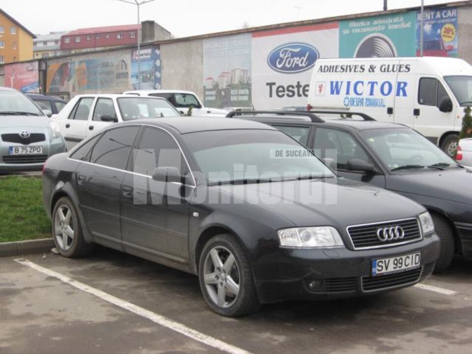 Miercuri, geamurile laterale ale autoturismului agentului Colibaba erau camuflate cu folii negre Miercuri, geamurile laterale ale autoturismului agentului Colibaba erau camuflate cu folii negre