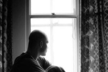 Suicidul reprezintă ultima așa-zisă rezolvare a unei crize care pare fără ieșire