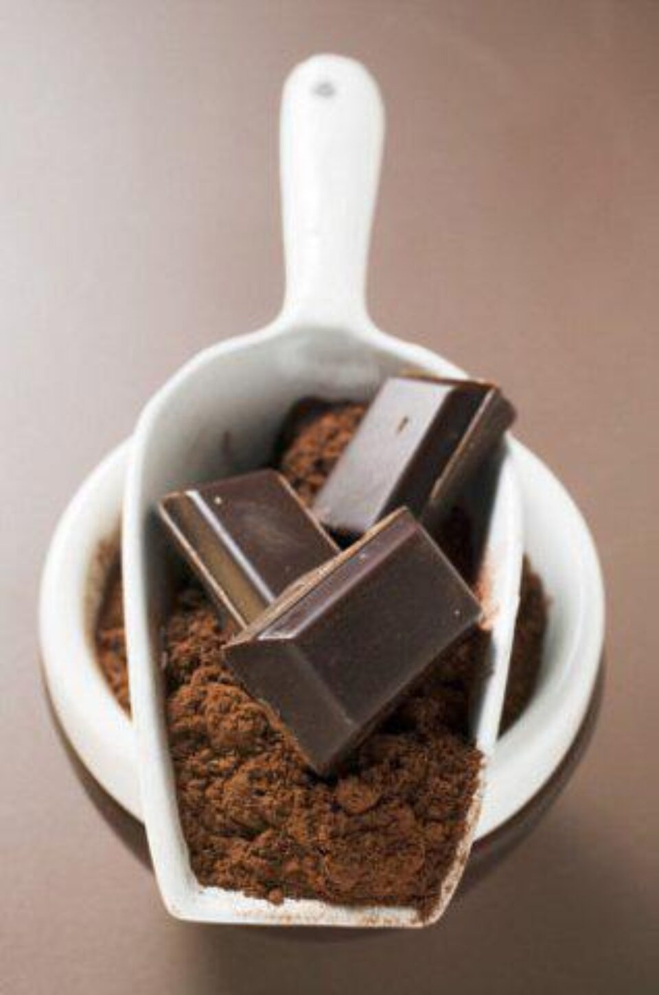 Ciocolata neagră scade colesterolul și tensiunea arterială Foto: FoodCollection