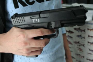 Cu armele, la control: Sucevenii cu pistoale cu aer comprimat sau gloanțe de cauciuc, în vizorul Poliției