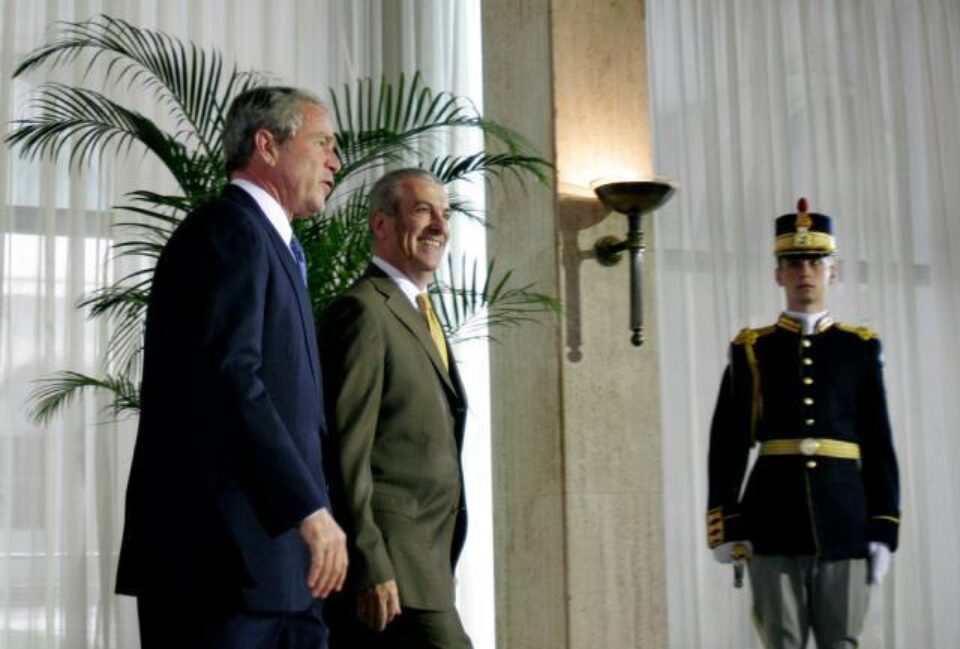 Bush l-a felicitat pe Tăriceanu pentru introducerea cotei unice de impozitare Foto: Andrei Pungovschi/MEDIAFAX