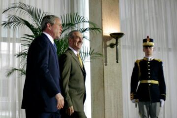Bush l-a felicitat pe Tăriceanu pentru introducerea cotei unice de impozitare Foto: Andrei Pungovschi/MEDIAFAX