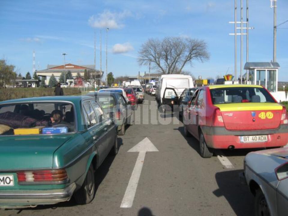 În Punctul de Trecere a Frontierei Siret timpii de așteptare ajunseseră ieri la 3-4 ore