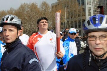 Drumul flăcării olimpice nu a fost lipsit de incidente nici la Paris Foto: Mediafax