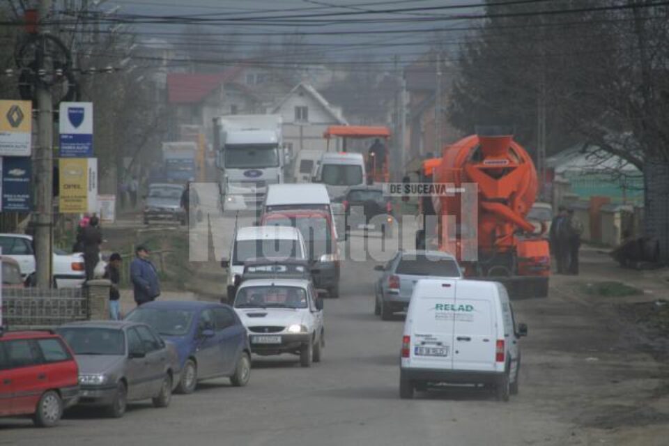 Lucrare provizorie: Drumul de coșmar de la pasarela Șcheia, asfaltat