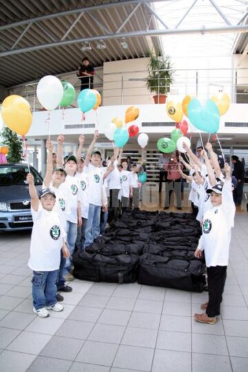 Hochei: Echipa CSM Suceava a primit echipamente sportive de la Skoda