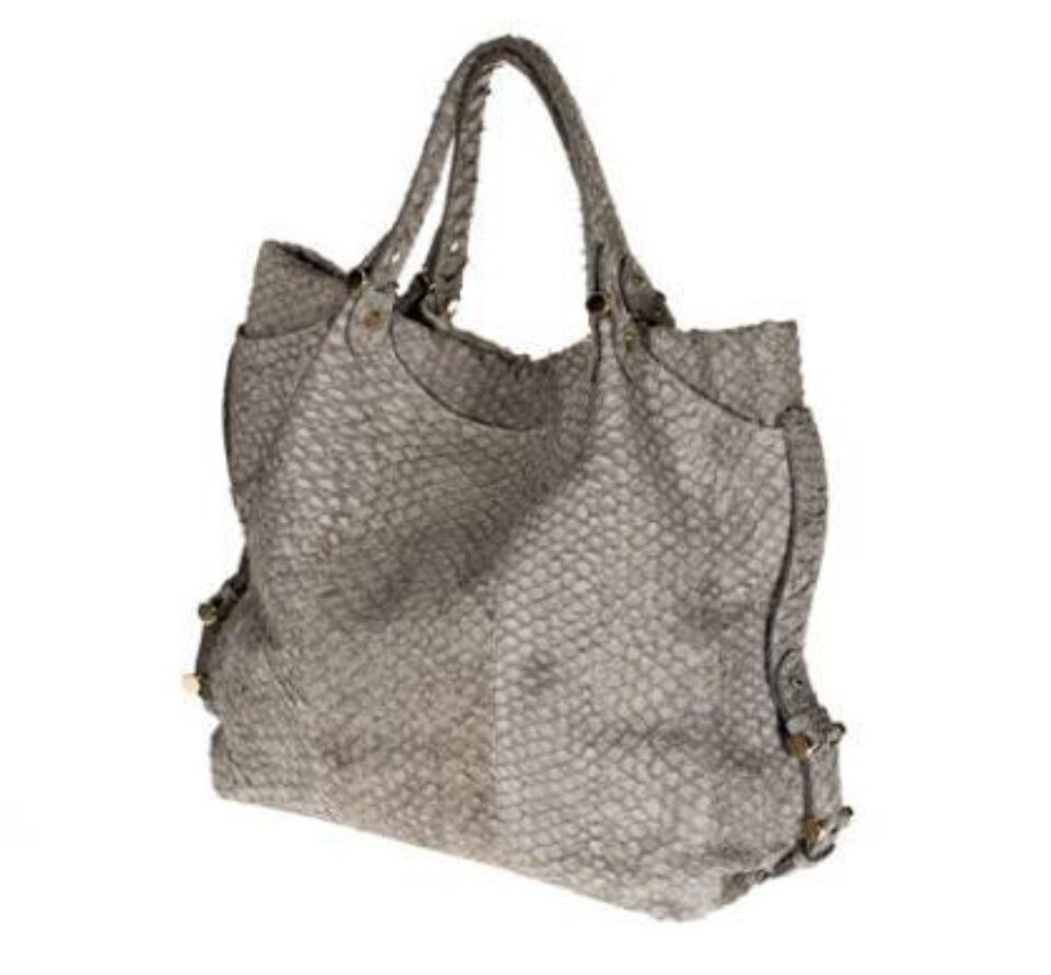 Sirena Bag, creație Georgio Armani Foto: SFILATE