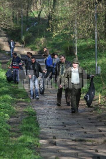 Luna Pădurii: Peste o sută de silvicultori, la curățenie în Parcul Șipote