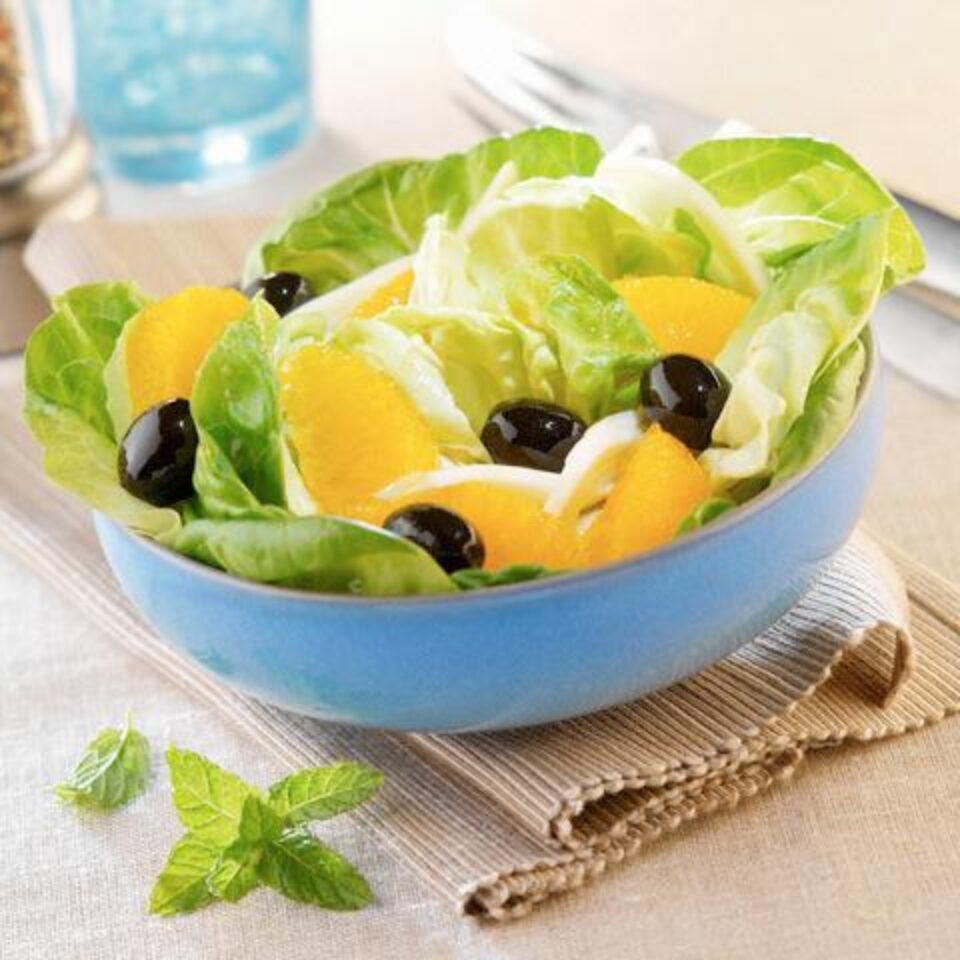 Salată verde cu fructe