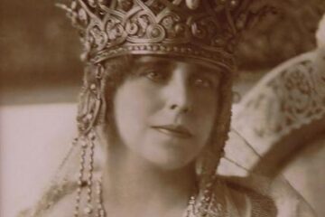 Regina Maria încoronată