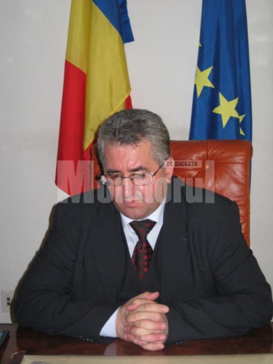Primarul Lungu a semnat pentru candidatura preotului Mititelu