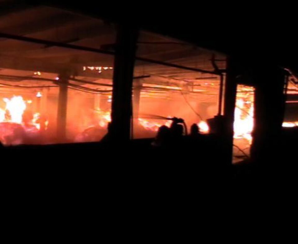Un incendiu de proporții a mistuit fabrica de cherestea a lui Omar Hayssam. FOTO: informatia.ro