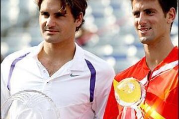 Federer (stânga) și Djokovic dau fiori românilor