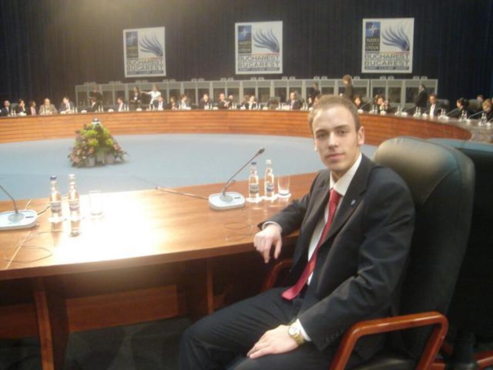 Suceveanul Paul Bores, cel mai tânăr participant la summit-ul NATO Suceveanul Paul Bores, cel mai tânăr participant la summit-ul NATO