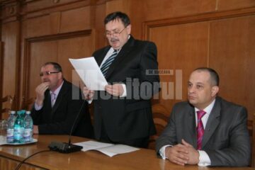 Victor Paul Dobre citește hotărârea de numire a noului prefect