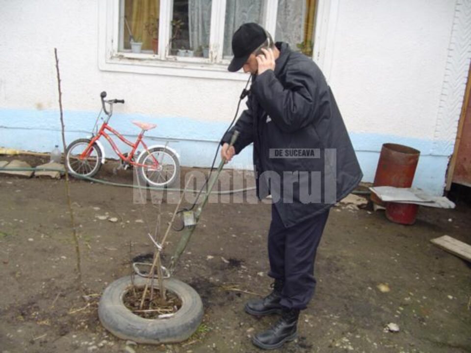 Intervenție pirotehniști: Bombă neexplodată, găsită în curtea unui sătean