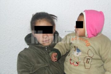 Una dintre mamele prinse de jandarmii suceveni la cerșit cu copilul