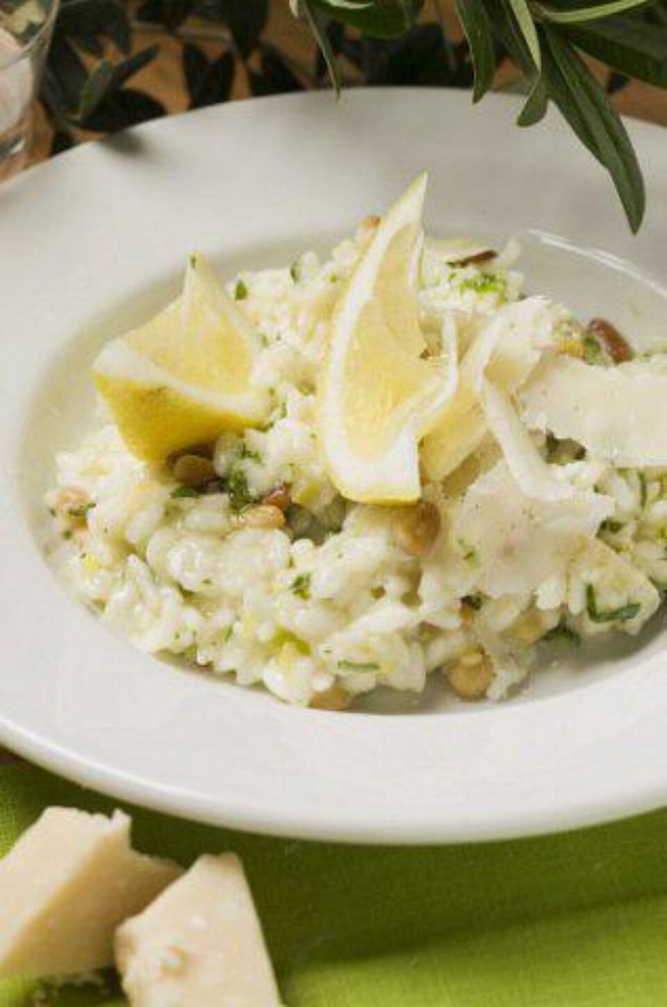 Orez cu ton și castraveți. Foto: Stockfood