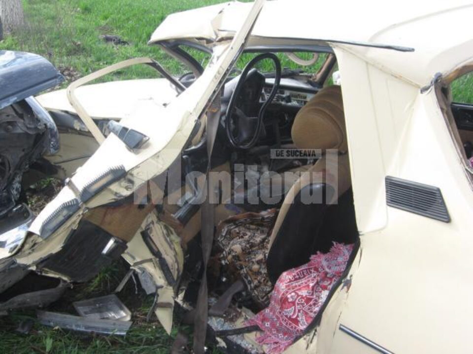 Moarte pe șosea: Doi morți, după un cumplit accident rutier la Pătrăuți Moarte pe șosea: Doi morți, după un cumplit accident rutier la Pătrăuți