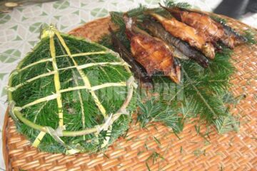 Păstrăvii afumați și „gătiți” în cetină de brad au devenit o emblemă a Bucovinei