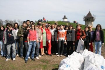 Amplă acțiune de ecologizare a parcurilor, pădurilor și cartierelor din municipiul reședință de județ