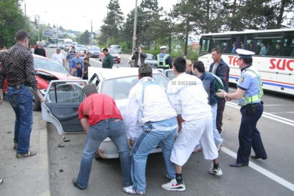 Viteza la volan: Șase victime, în urma unui accident petrecut aseară, pe Calea Unirii