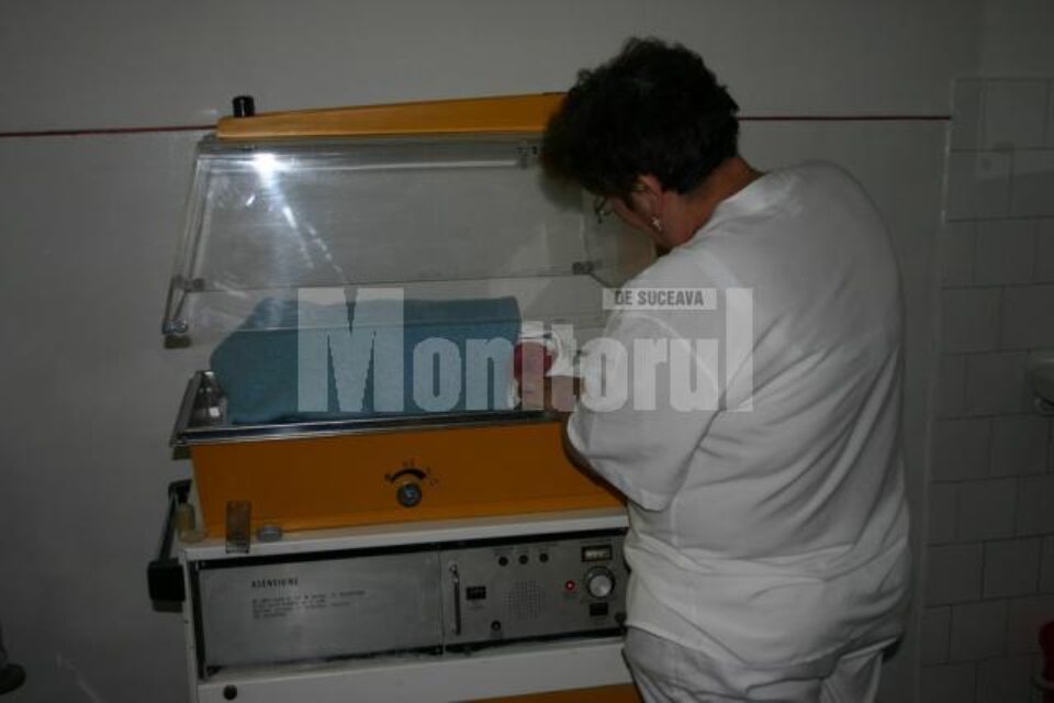 Micuțul se află momentan în incubator, sub strictă supraveghere