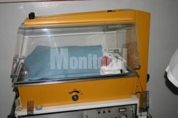 Nou-născutul care a fost scos și salvat dintr-un WC