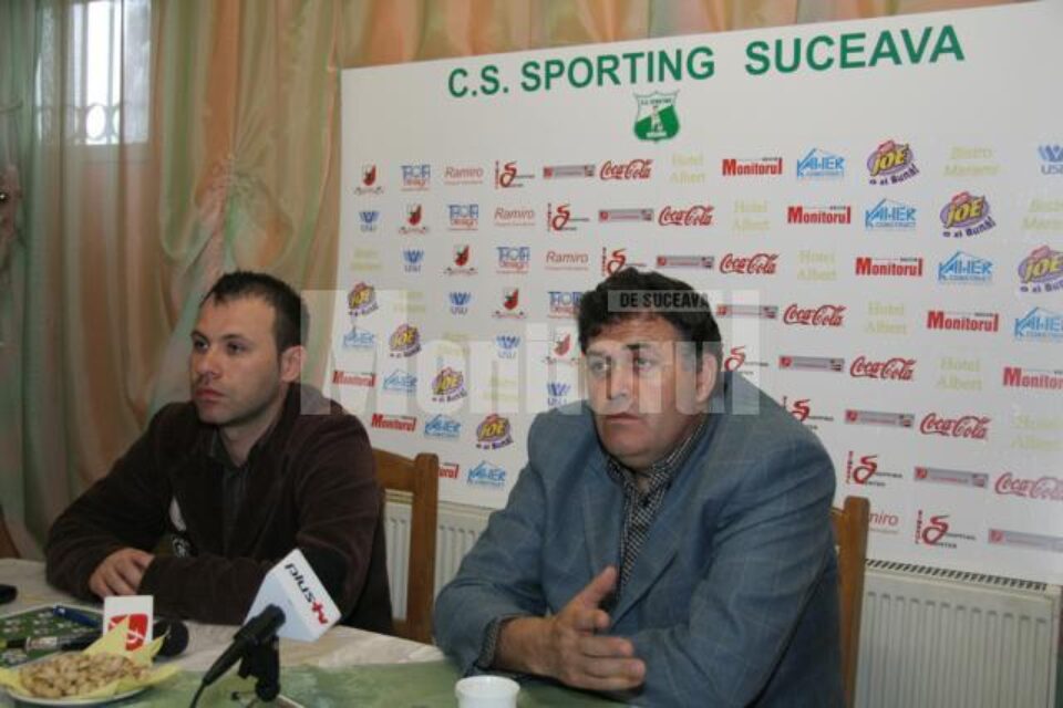 Profesorii Ciprian Anton (stânga) și Aurel Constantin vor ca acest turneu să devină o tradiție în Suceava Profesorii Ciprian Anton (stânga) și Aurel Constantin vor ca acest turneu să devină o tradiție în Suceava