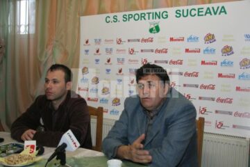 Profesorii Ciprian Anton (stânga) și Aurel Constantin vor ca acest turneu să devină o tradiție în Suceava