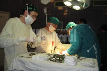 Operație de extirpare a unei tumori gigant