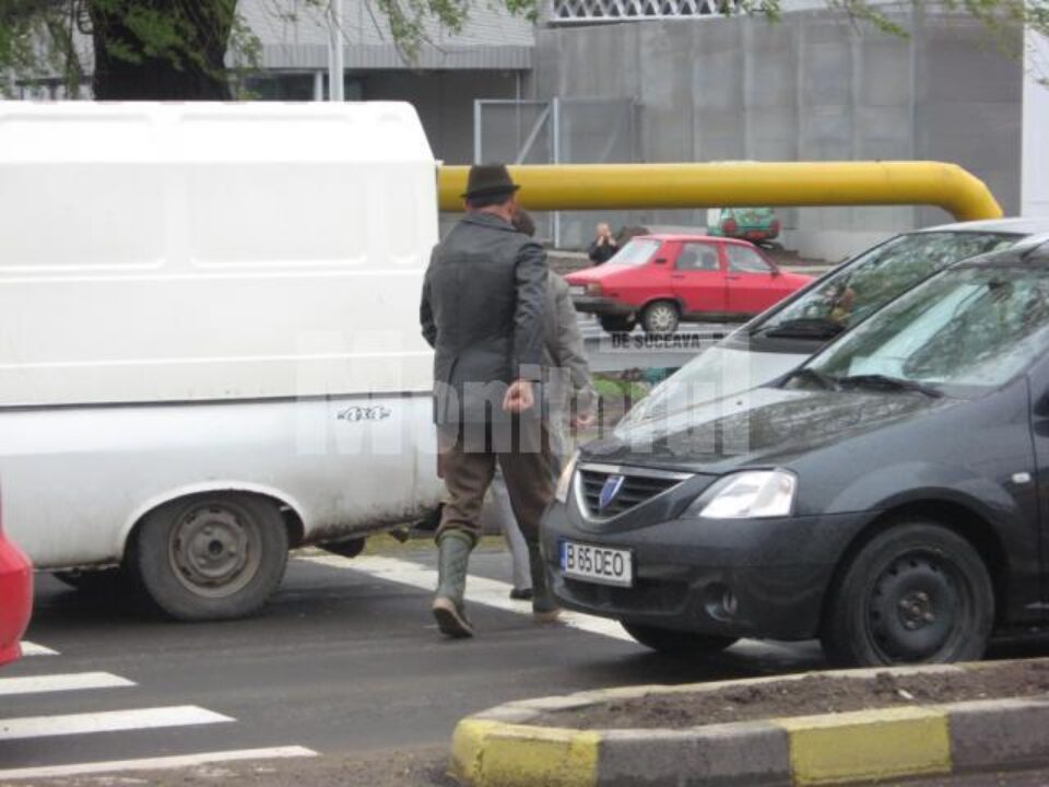 La Shopping City: Pietonii, în pericol pentru că nu știu să folosească semaforul acționat manual