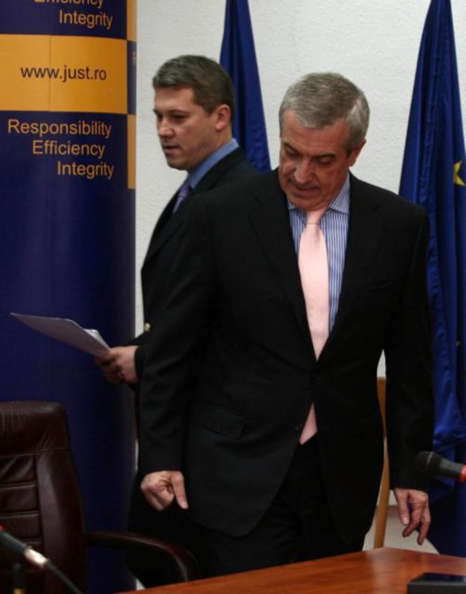 Premierul Tăriceanu și ministrul Justiției, Cătălin Predoiu. Foto: MEDIAFAX