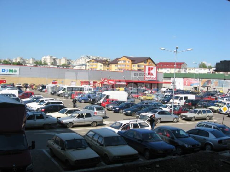 Super-merketurile, luate cu asalt de suceveni