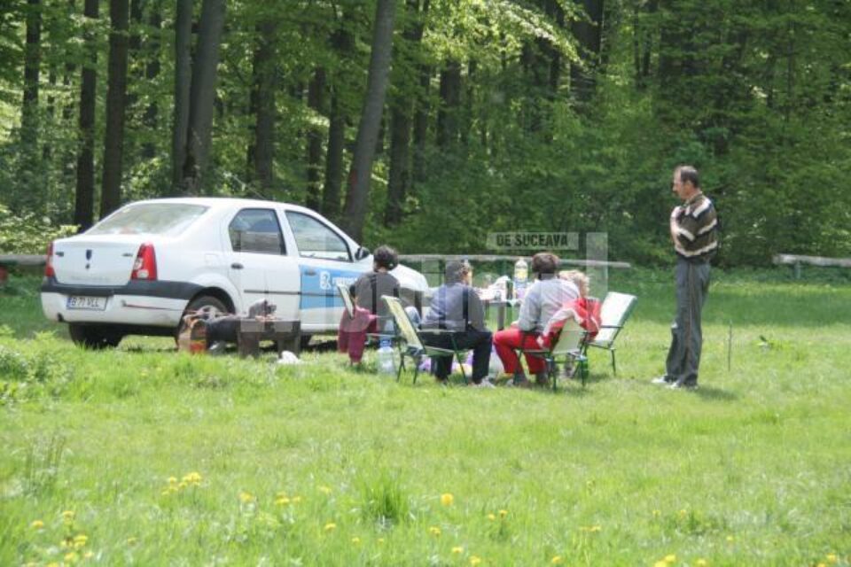 În aer liber: Sucevenii au serbat ziua de 1 Mai la iarbă verde