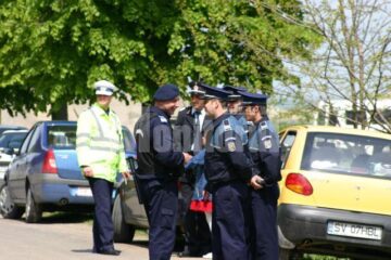 Petrecere câmpenească: Apă sfințită și rachiu, la sărbătoarea Izvorului Tămăduirii de la Liteni