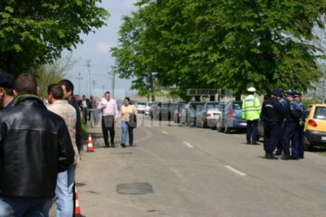 Petrecere câmpenească: Apă sfințită și rachiu, la sărbătoarea Izvorului Tămăduirii de la Liteni