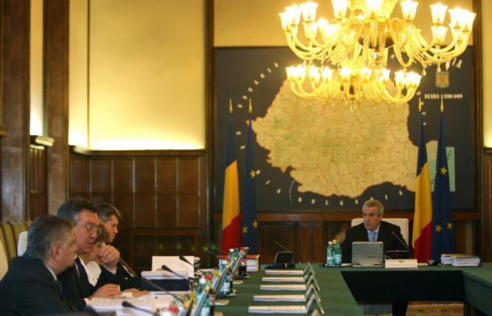 FMI recomandă Guvernului să nu reducă TVA la alimente și să nu crească pensiile. Foto: CAPP