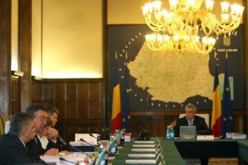 FMI recomandă Guvernului să nu reducă TVA la alimente și să nu crească pensiile. Foto: CAPP