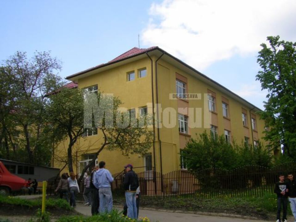 în Fălticeni: Clădirile-internat ale Colegiului Agricol au devenit clădire-școală
