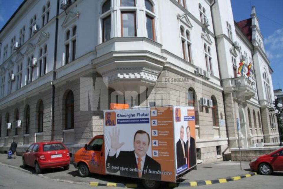 Provocare: PSD reclamă la Băișanu mașina electorală a PD-L din fața Prefecturii