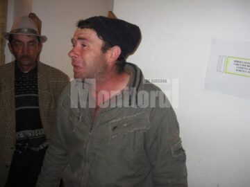 Protest la înălțime: A amenințat că se aruncă de pe biserică dacă Primăria Arbore nu-i dă pământ