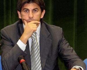 Lupescu vrea să se taie în carne vie