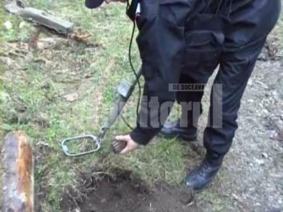 La un pas de o tragedie: S-au jucat cu proiectile de război, găsite înfipte în pământ