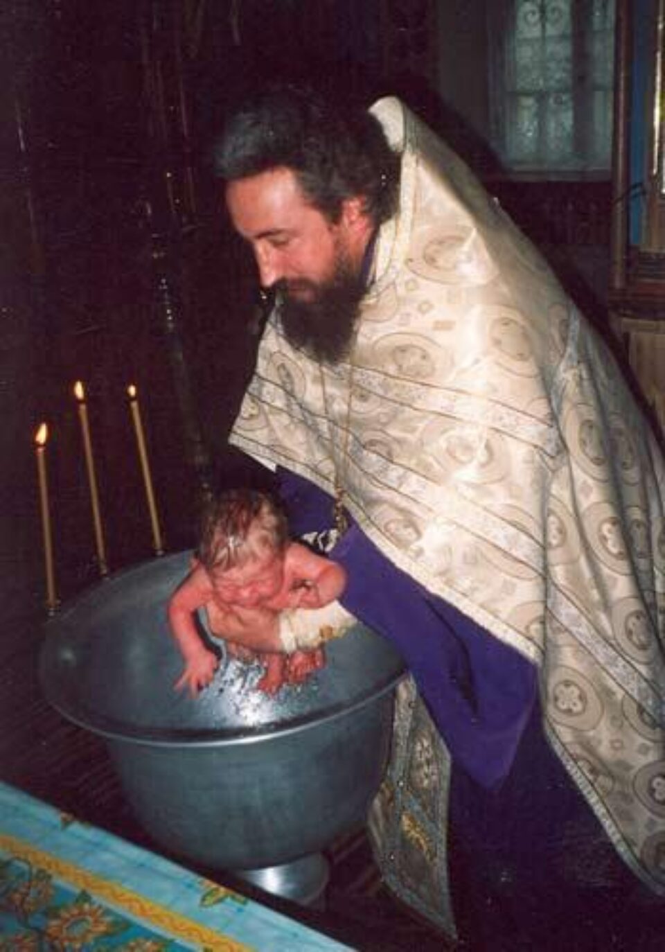 Lecția de religie: Botezul pruncilor